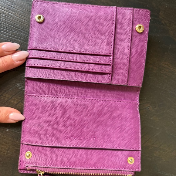 Michael Kors Wallet with removable CC holder - Picture 5 of 6